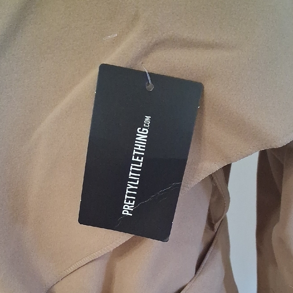 PrettyLittleThing Camel Wrap Jacket - Picture 2 of 7